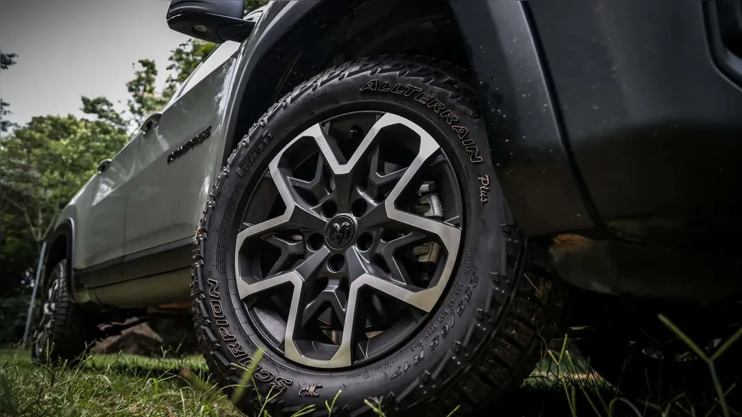 Teste: Rampage 2025 avança com o novo motor 2.2 turbodiesel de 200 cv