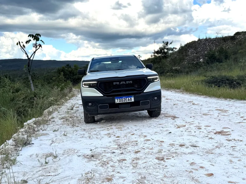 Teste: Rampage 2025 avança com o novo motor 2.2 turbodiesel de 200 cv