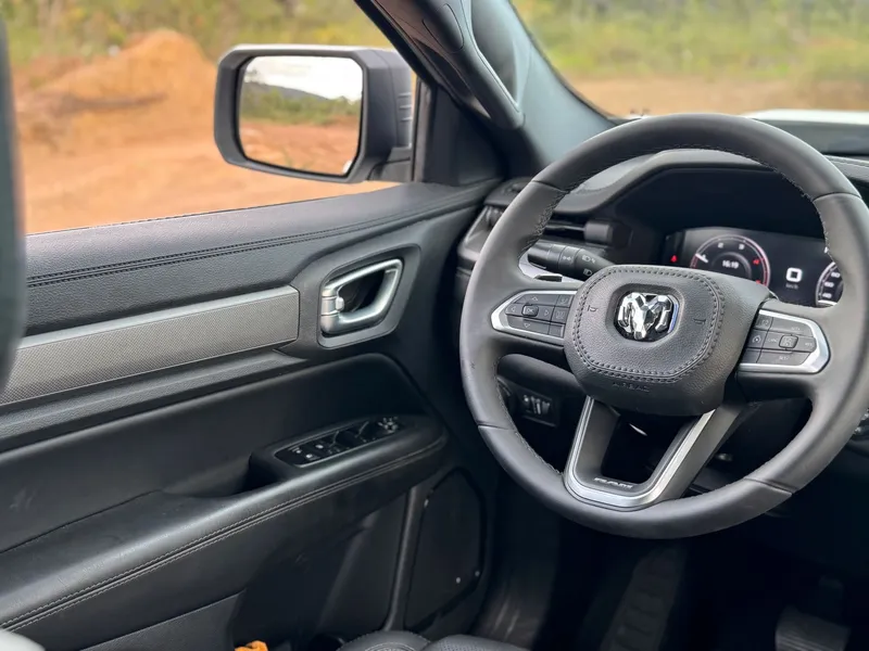 Teste: Rampage 2025 avança com o novo motor 2.2 turbodiesel de 200 cv