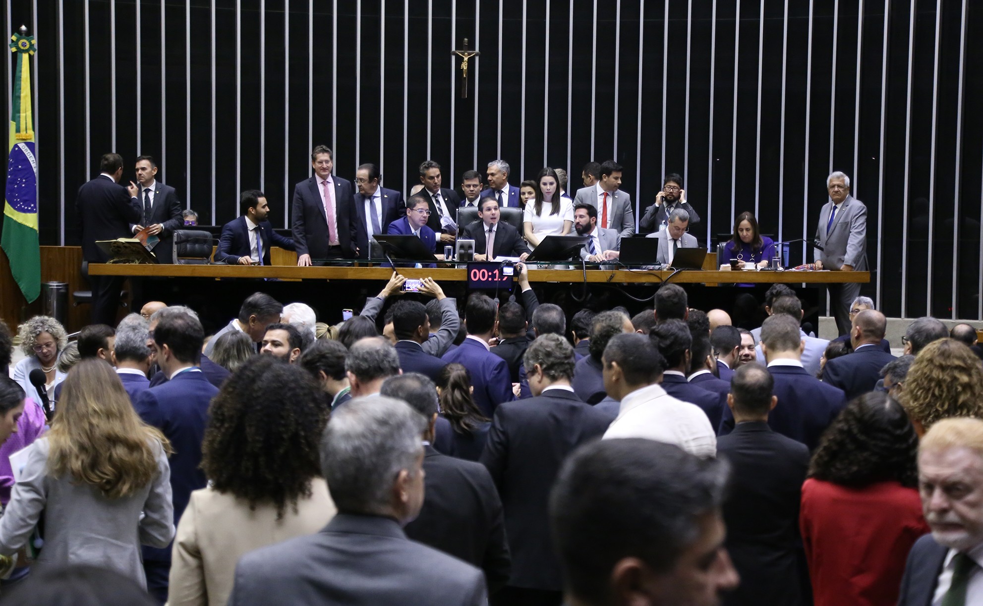 Câmara resiste a pressão bolsonarista por anistia em troca do fim do tarifaço