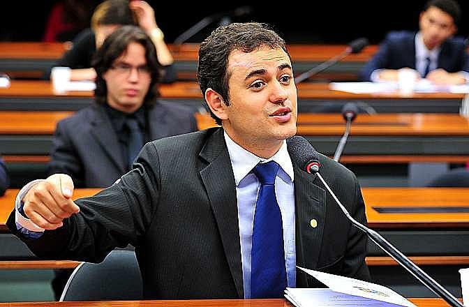 Glauber Braga encerra greve de fome após falar com Hugo Motta