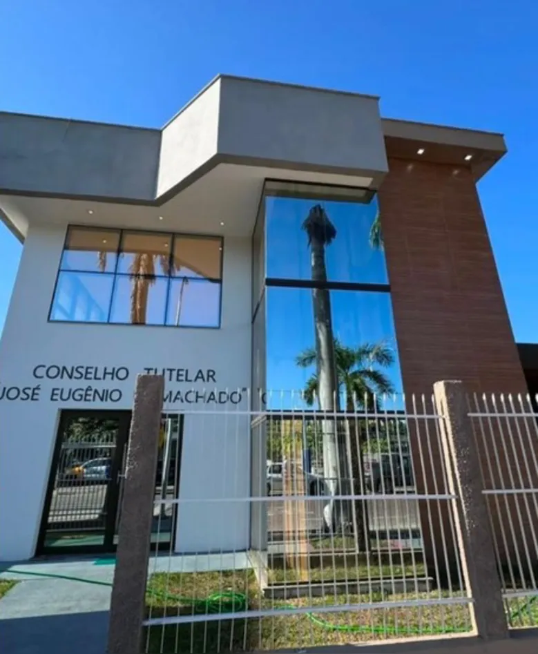 Pai esquece filhas em posto de combustíveis na BR-259 no ES