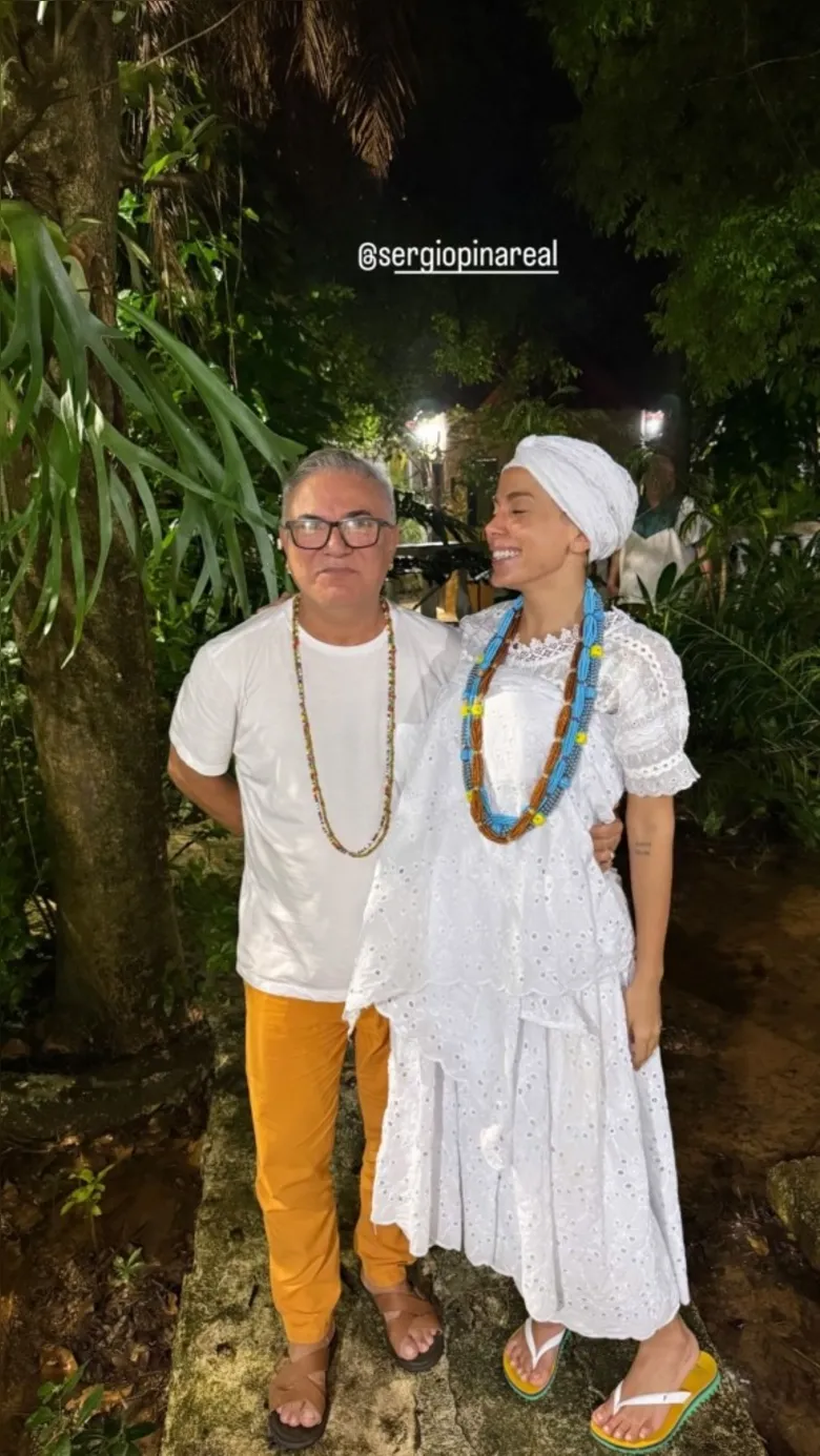 
		Anitta desabafa após perder 100 mil seguidores por postar fotos em terreiro de Candomblé