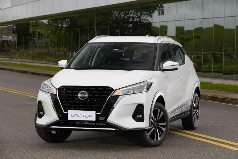 
		Nissan Kicks 2025 ganha o sobrenome Play nas versões Active Plus, Sense e Advance Plus