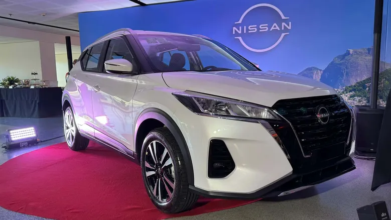 
		Nissan Kicks 2025 ganha o sobrenome Play nas versões Active Plus, Sense e Advance Plus