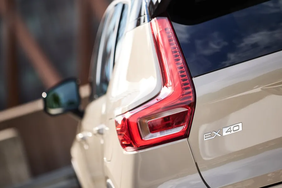 Volvo C40 e XC40 trocam de nome e passam a se chamar EC40 e EX40