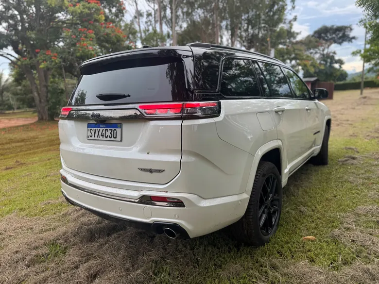 
		Teste: Impressões ao dirigir o Jeep Commander Blackhawk 2025 com o novo motor 2.0 Turbo de 272 cv