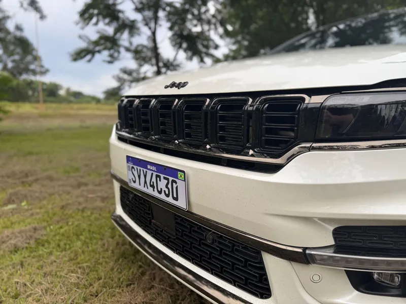 Teste: Impressões ao dirigir o Jeep Commander Blackhawk 2025 com o novo motor 2.0 Turbo de 272 cv