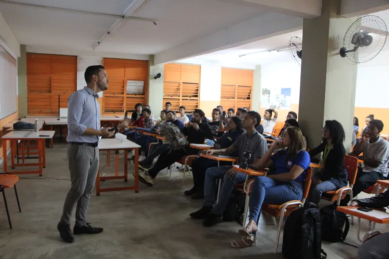 
		Engenharia Diagnóstica: calouros de Engenharia Civil participam de palestra com Henrique Santiago