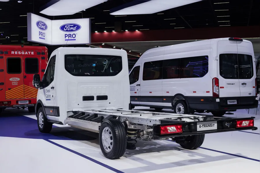 Ford lança a Transit 2026 mais tecnológica, com novas versões e preços a partir de R$ 282.900