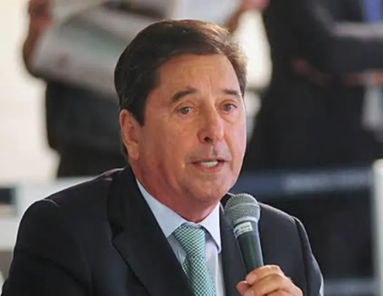 
		Carisma de Daniel une traços de Maguito, Iris e Caiado para 2026
