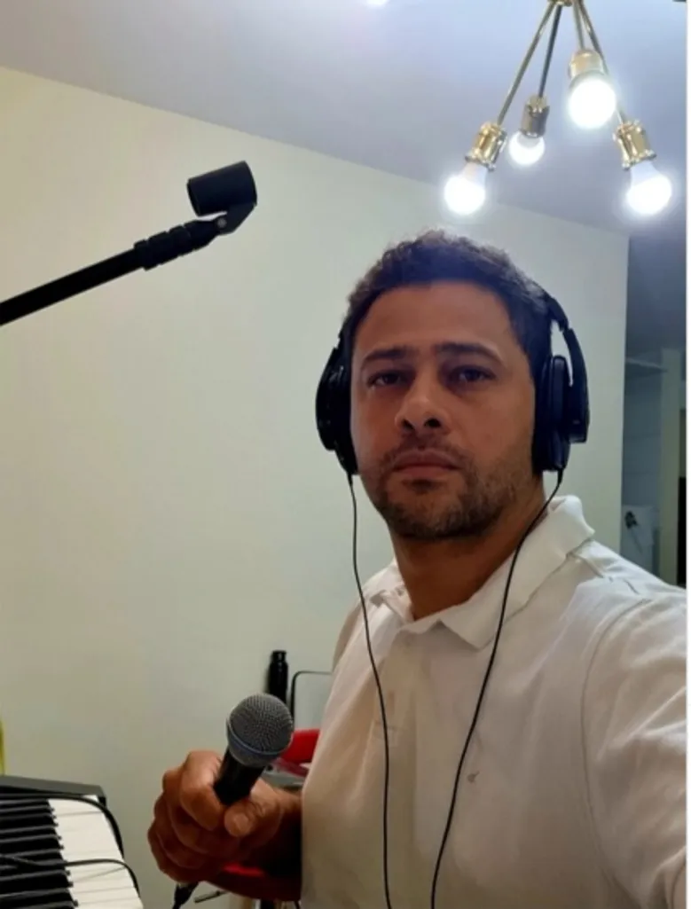 
		Cantor gospel posta sua intimidade em casa e gera curiosidade