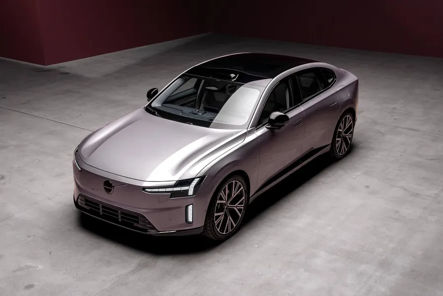 Novo Volvo ES90 chega ao Brasil em 2026 oferecendo 700 km de autonomia