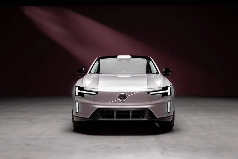 
		Novo Volvo ES90 chega ao Brasil em 2026 oferecendo 700 km de autonomia