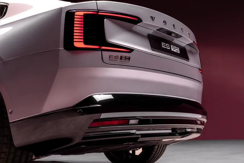 
		Novo Volvo ES90 chega ao Brasil em 2026 oferecendo 700 km de autonomia