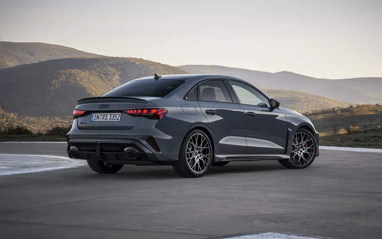 
		Audi traz de volta ao Brasil o superesportivo RS 3 Sedan