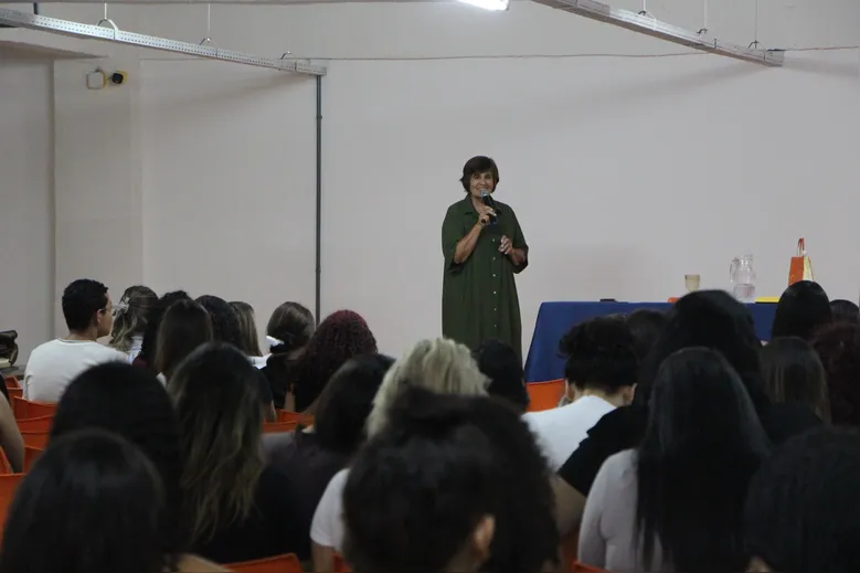 
		UniAraguaia recebe professora Lúcia Rincon para palestra sobre 