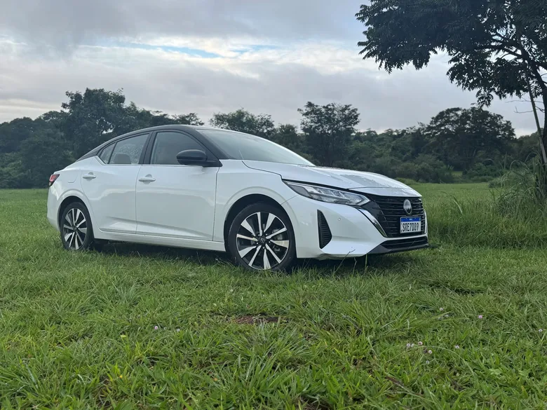 
		Teste: Na escassez dos sedãs, Nissan Sentra 2025 é uma aposta acertada