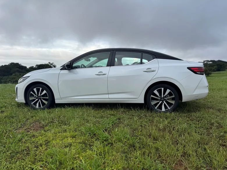 
		Teste: Na escassez dos sedãs, Nissan Sentra 2025 é uma aposta acertada