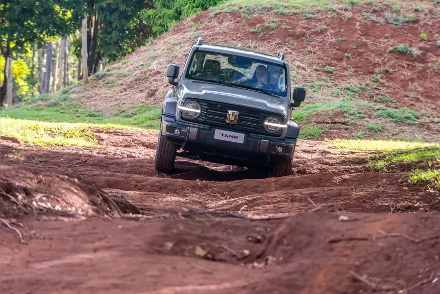 GWM Tank 300 2026 estreia no Brasil no dia destinado ao 4x4 por R$ 333.000 mil