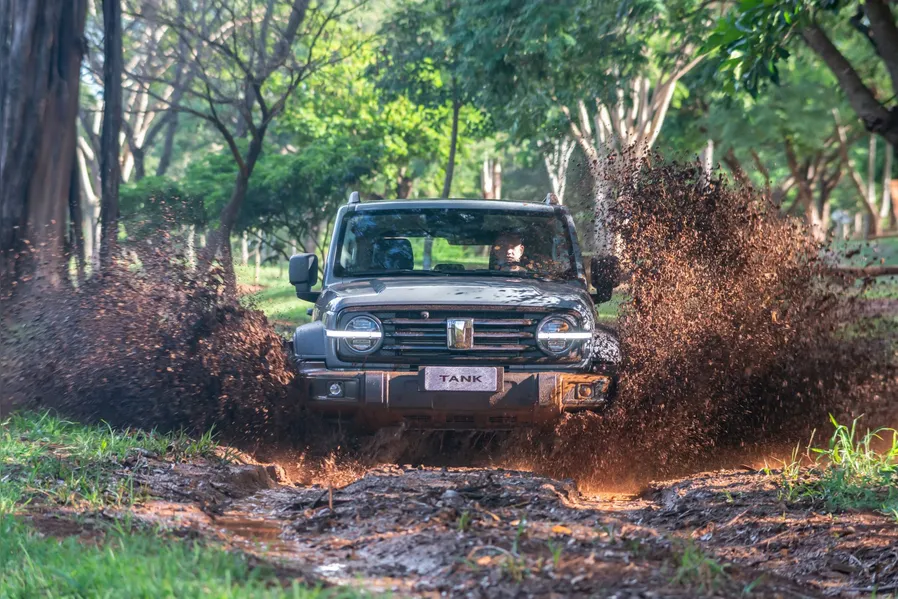 GWM Tank 300 2026 estreia no Brasil no dia destinado ao 4x4 por R$ 333.000 mil
