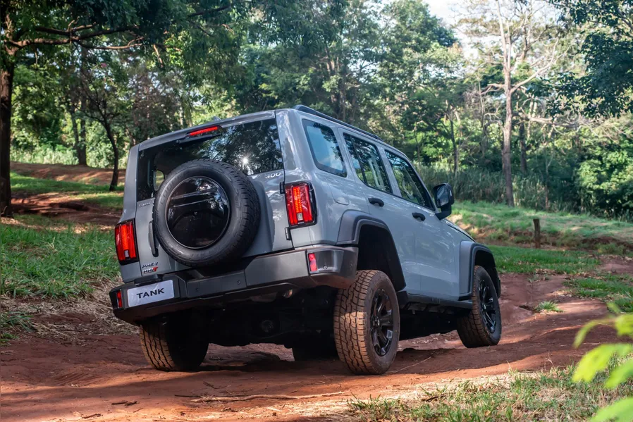 GWM Tank 300 2026 estreia no Brasil no dia destinado ao 4x4 por R$ 333.000 mil