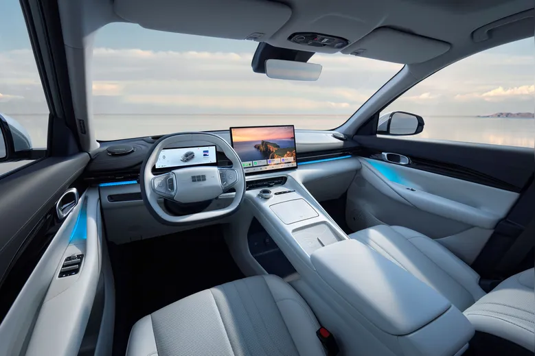 Geely retorna ao Brasil em parceria com a Renault e anuncia o SUV elétrico EX5 para julho