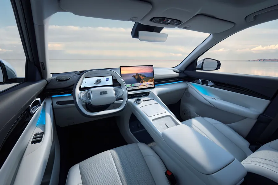 Geely retorna ao Brasil em parceria com a Renault e anuncia o SUV elétrico EX5 para julho