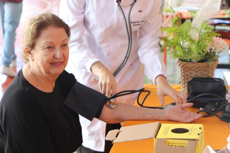 
		Projeto de extensão Mãos que Vibram promove Dia da Conscientização do Parkinson na Uniaraguaia