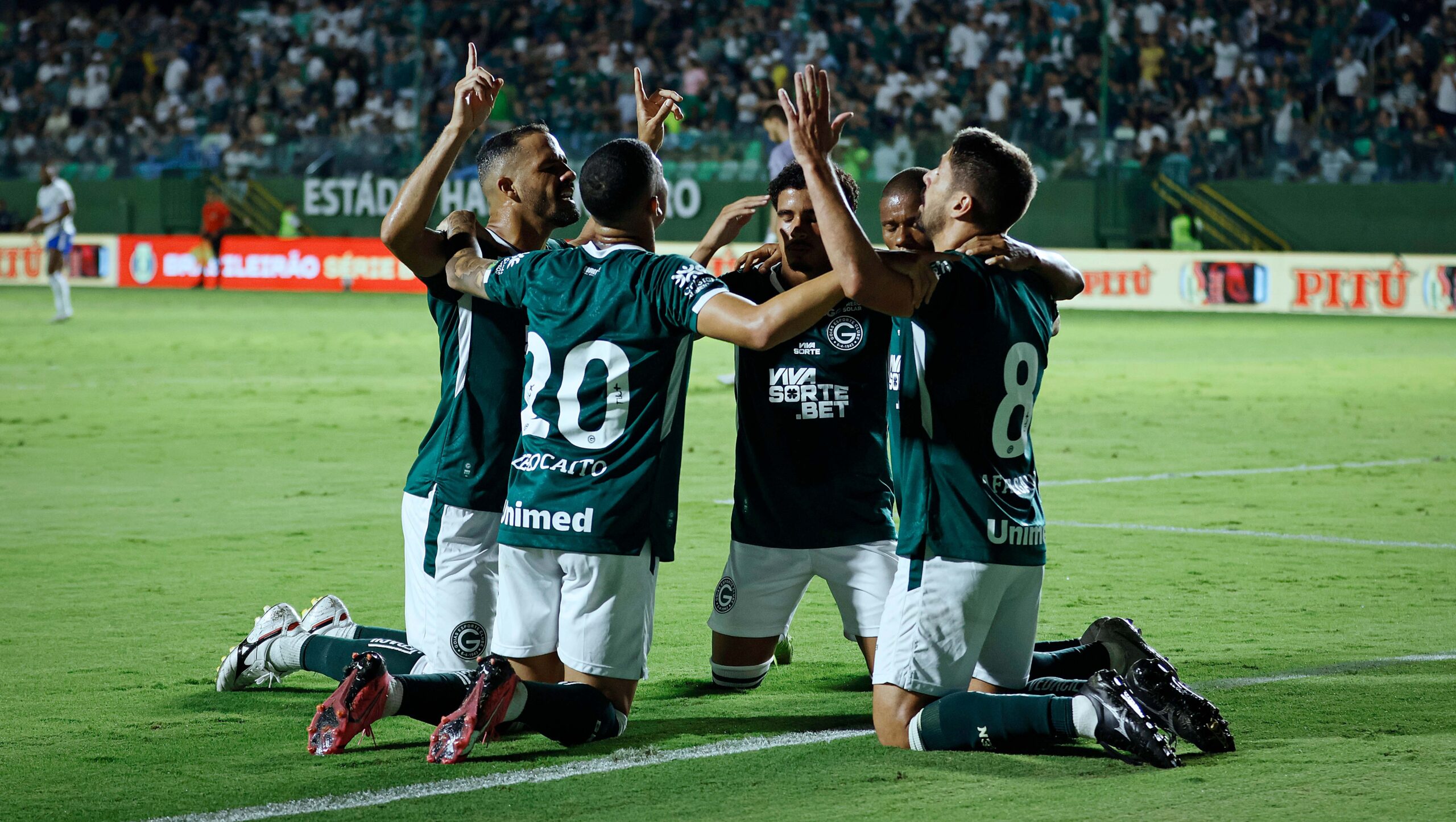 Goiás vira sobre Avaí de Jair Ventura e dorme na liderança da Série B