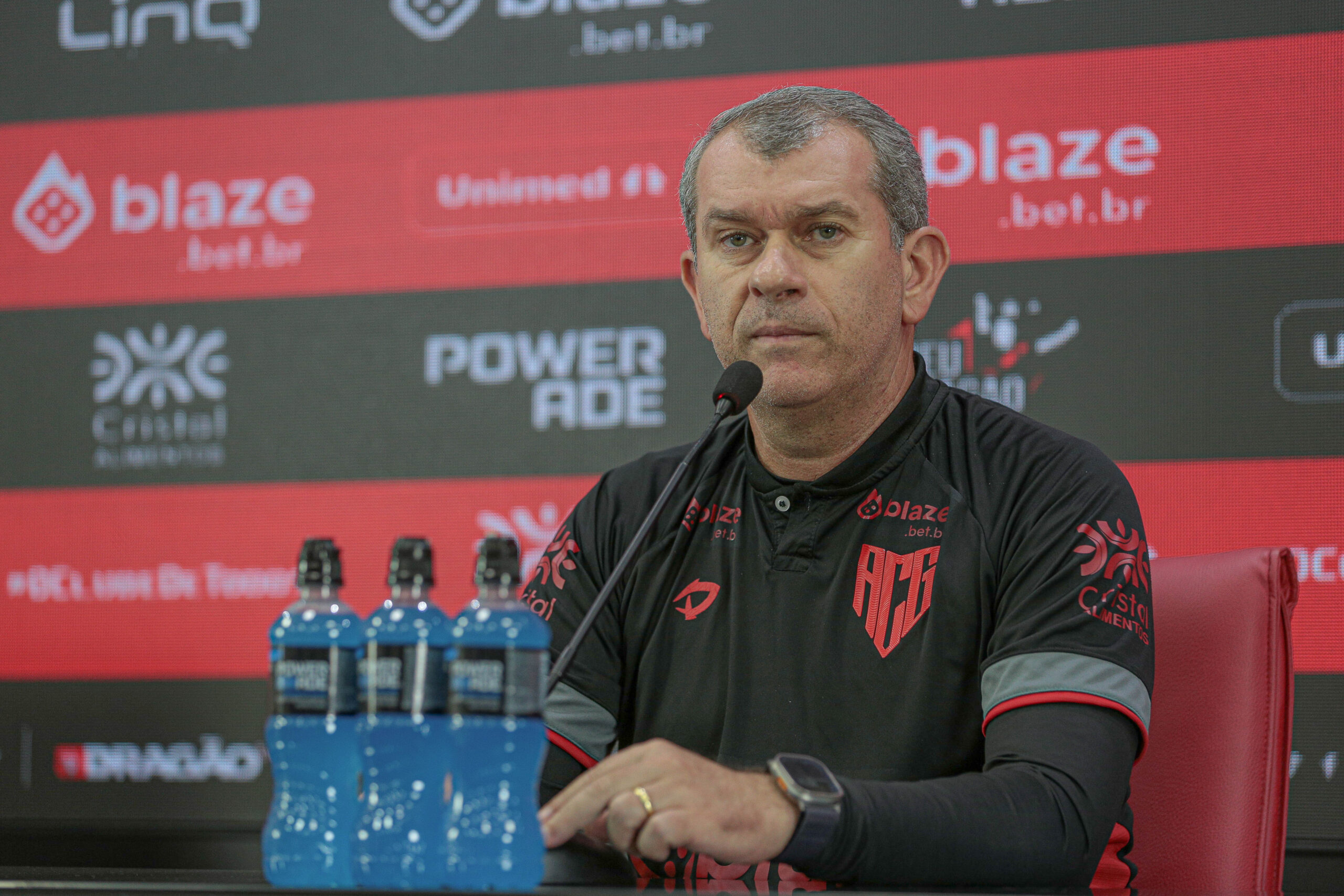 Cláudio Tencati deixa o Atlético-GO rumo a clube da Série A
