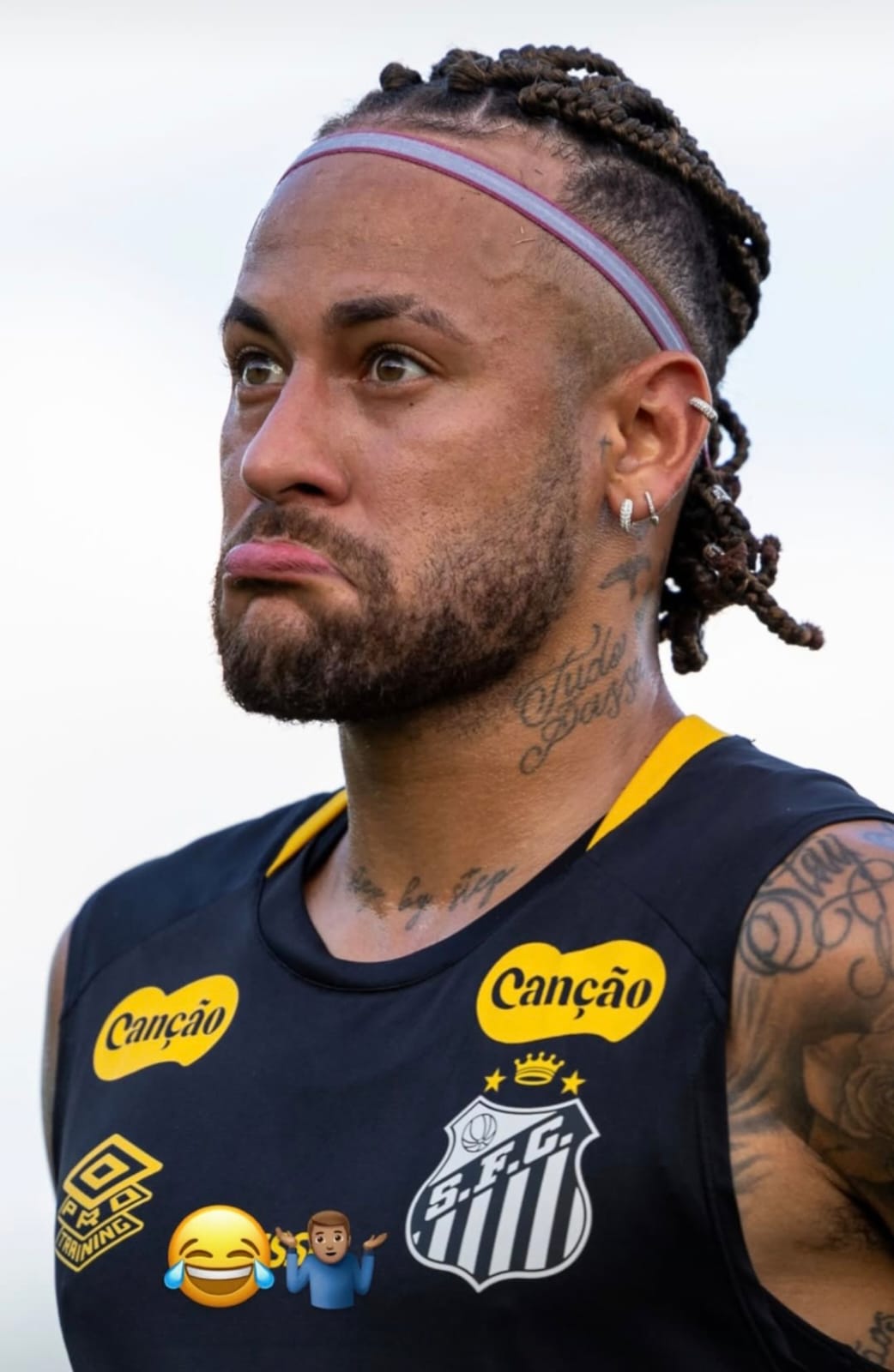 Neymar surge de tranças e treina no Santos para retorno na Copa do Brasil