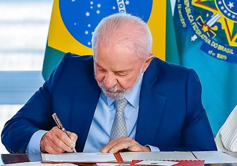 Lula sanciona lei que torna permanente a Política Nacional Aldir Blanc