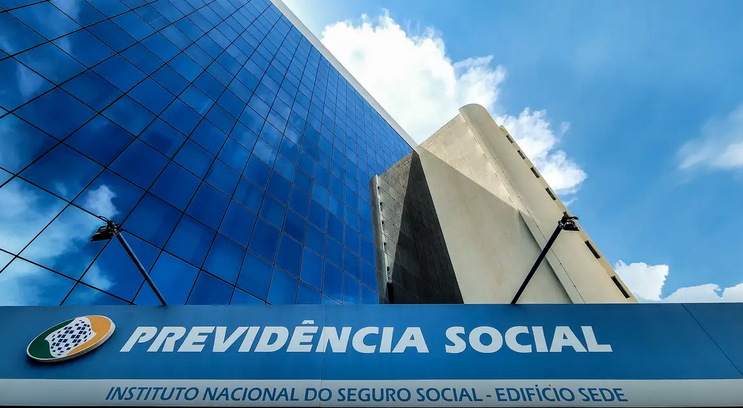 Careca do INSS tinha call center que pagava viagens e perfumes a ''funcionários''