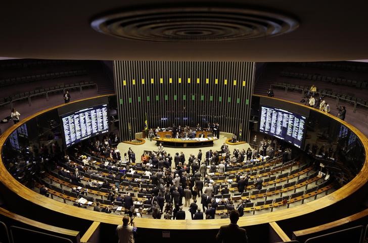 Oposição reúne assinaturas para CPI mista do INSS e contorna fila na Câmara