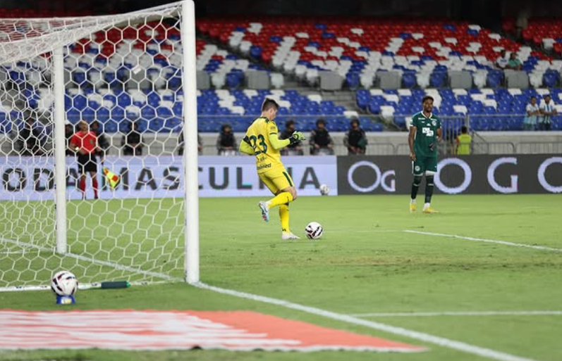 Em jogo sem gols, Goiás empata com Paysandu fora de casa e lidera Série B