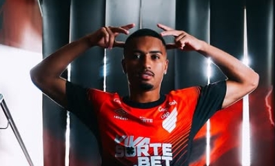 Leozinho relembra transição ao futebol e afirma: "Meu desafio é comigo mesmo"