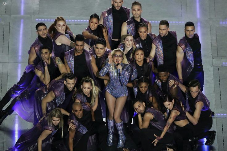 Lady Gaga leva o show "Mayhem On The Beach" à Copacabana neste sábado