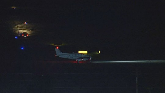 Avião de pequeno porte faz pouso de emergência em Jundiaí (SP)