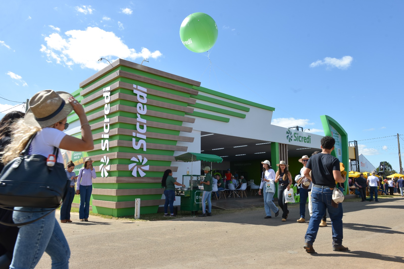Sicredi Planalto Central marca presença na AgroBrasília 2025 levando inovação, relacionamento e oportunidades de carreira aos visitantes