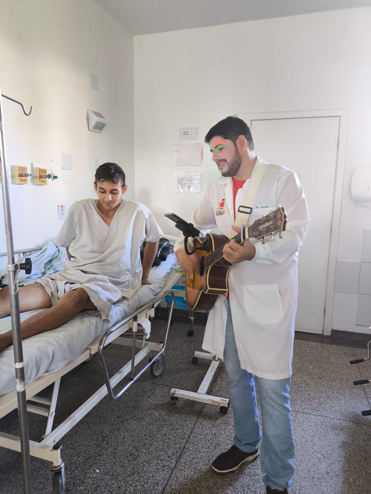 Semeadores da alegria levam afeto e sorrisos ao Heapa