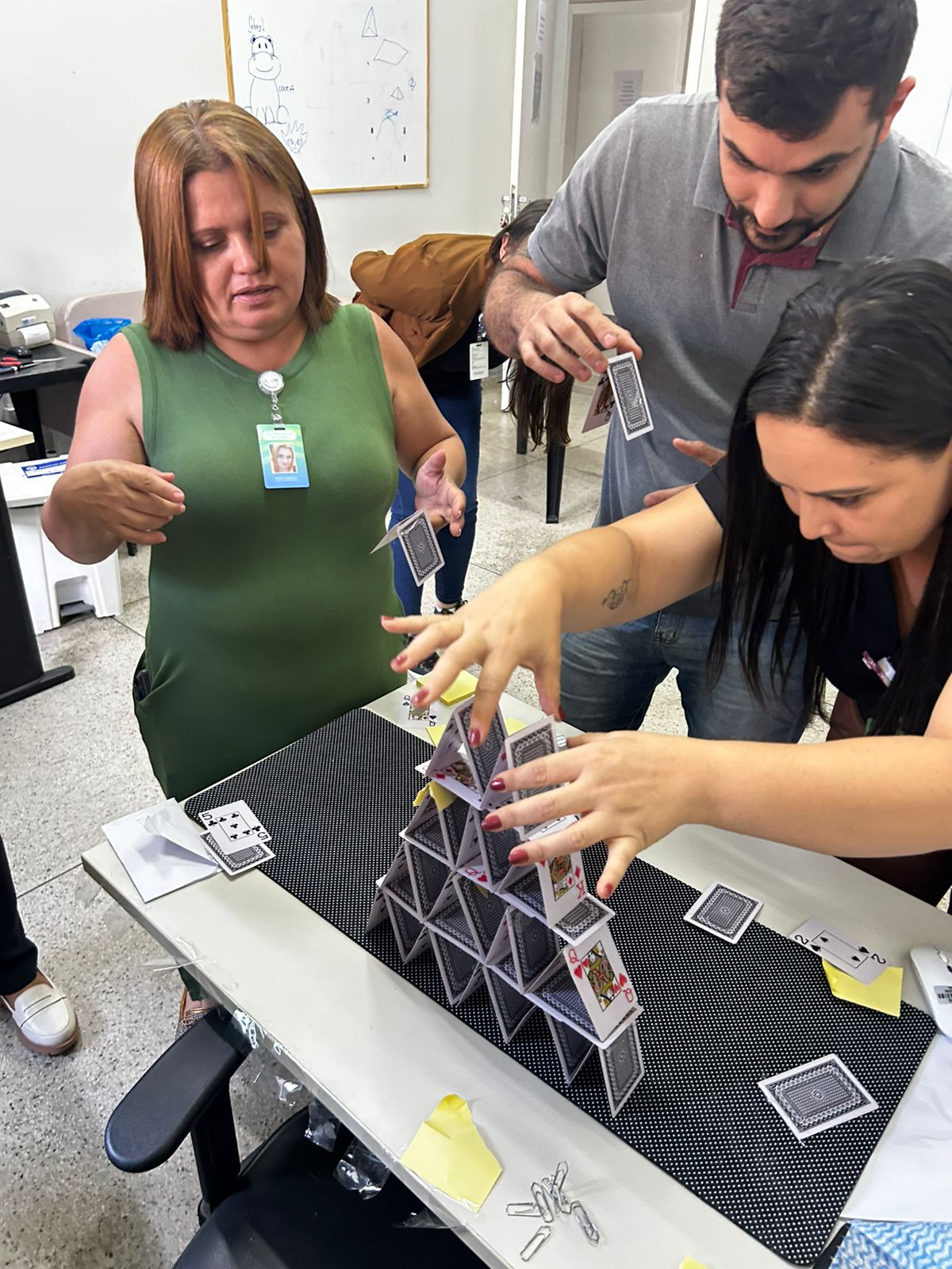 Hel qualifica lideranças com foco em resiliência e motivação de equipes