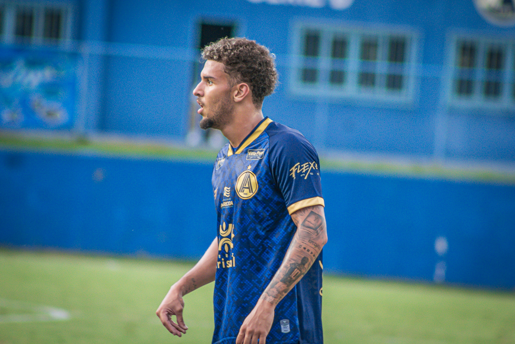 Emprestado pelo Cruzeiro elege Endrick como melhor jogador que enfrentou: “Grande adversário”