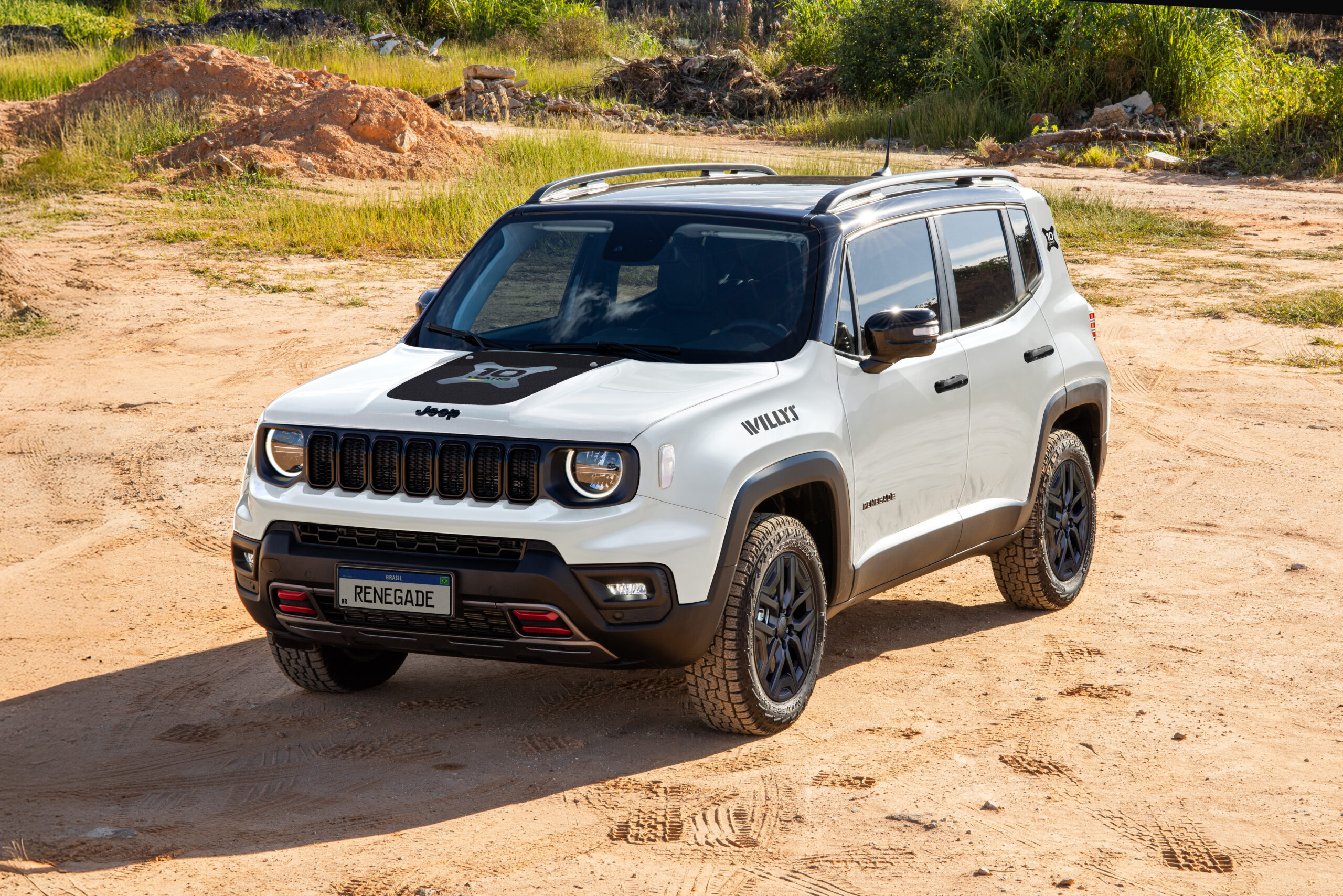 Jeep celebra 10 anos de produção no Brasil com série especial do Renegade