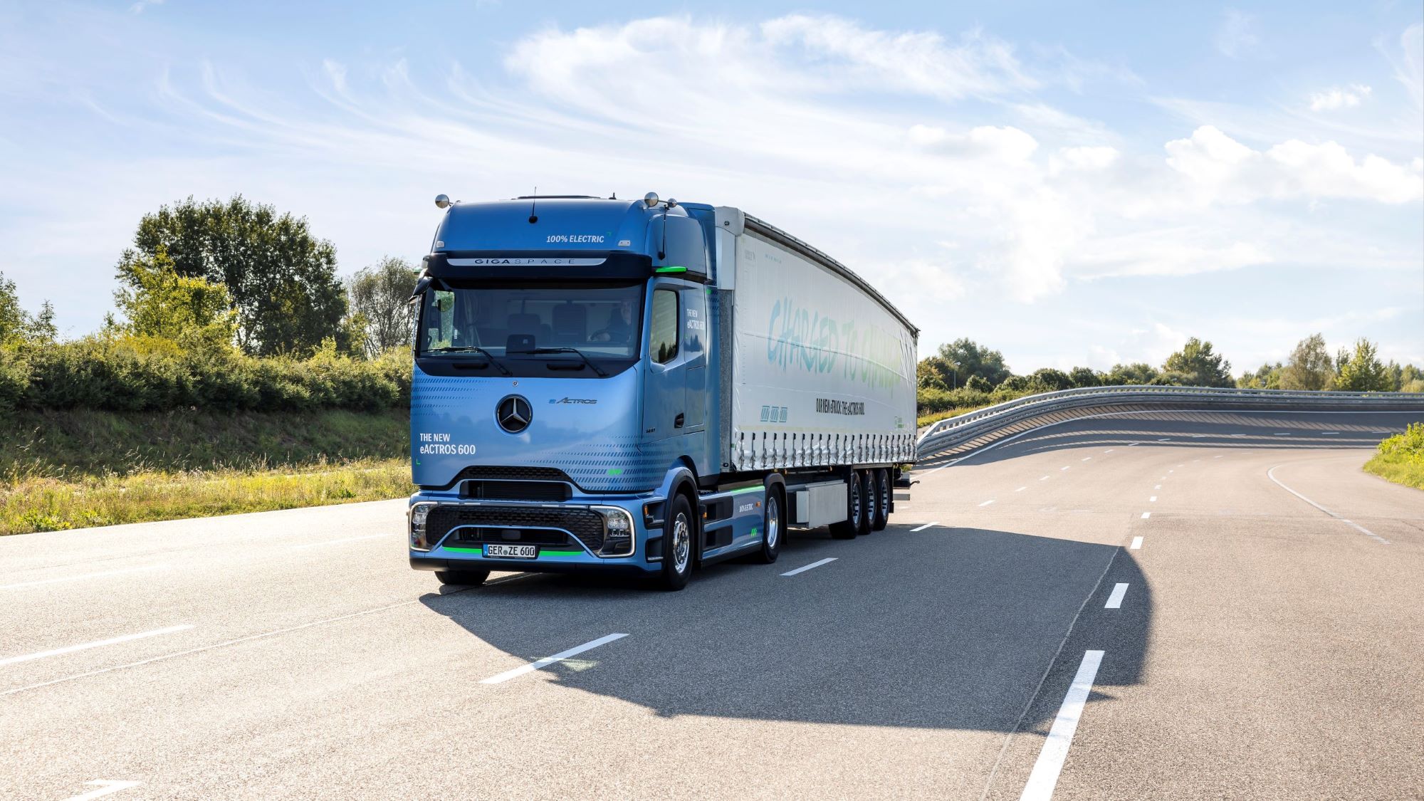Mercedes-Benz amplia o portfólio de caminhões elétricos à bateria com base no eActros 600