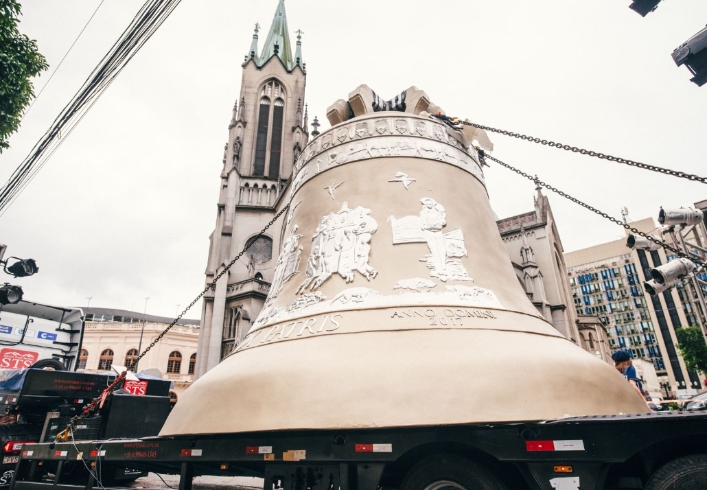 Missa em Santos celebra a chegada do sino Vox Patris ao Brasil