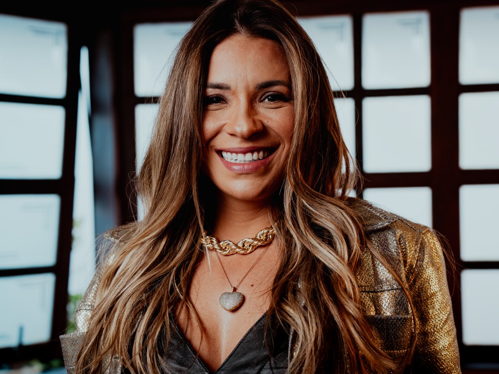 Elis Justi estreia música sobre relações abusivas e destaca empatia entre mulheres