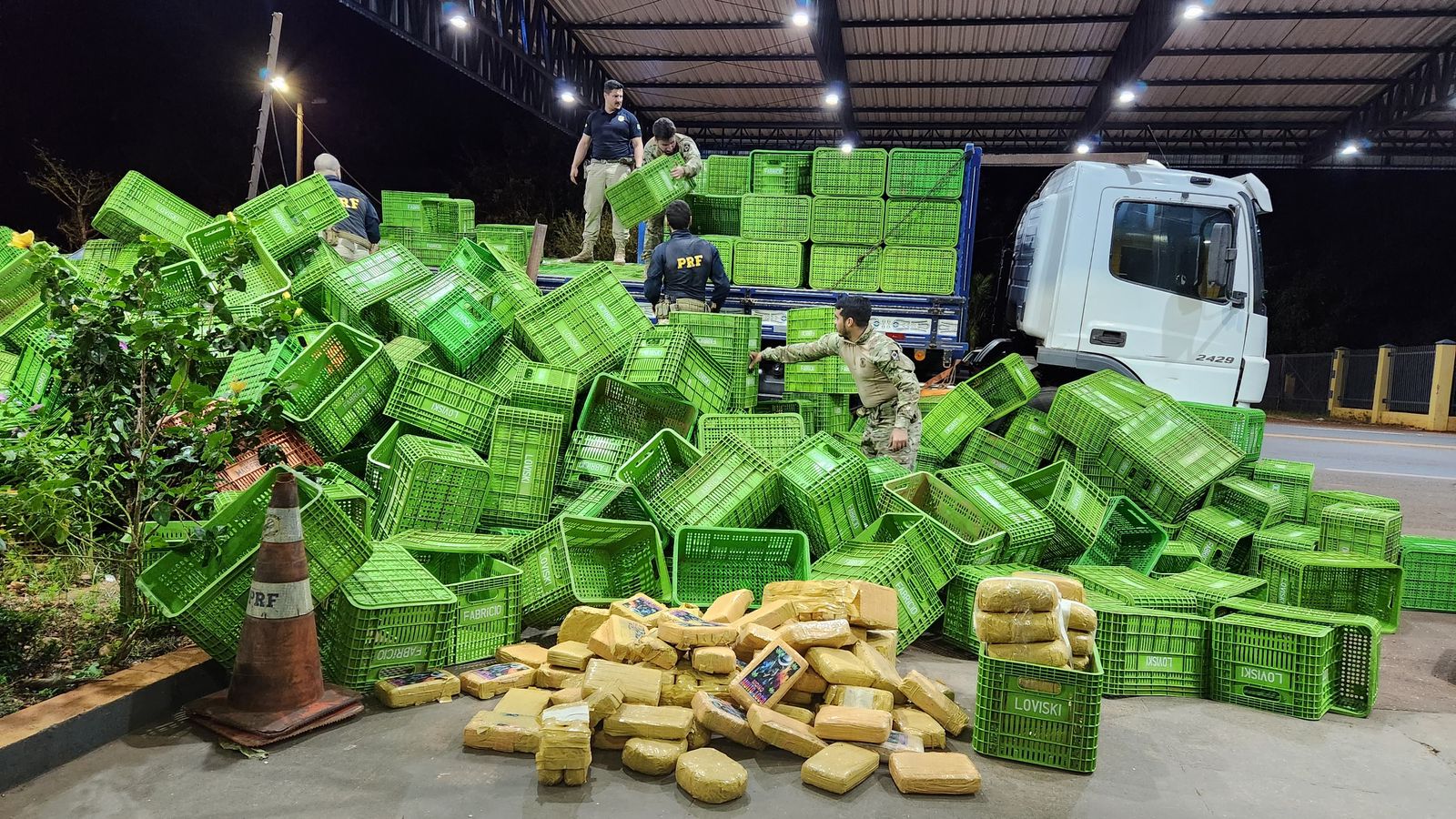 Mais de 100kg de skunk são apreendidos escondidos em caminhão
