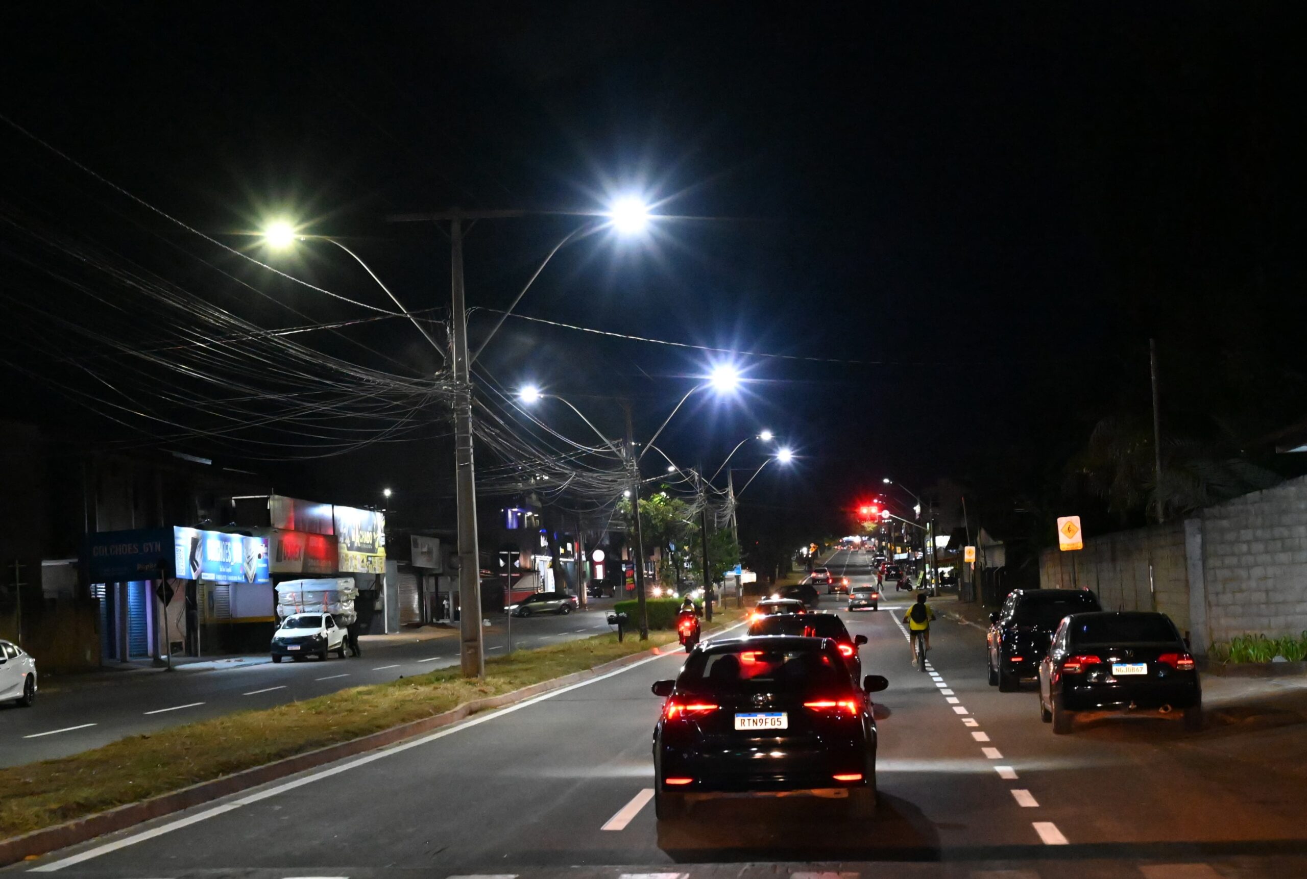 “Mudou da água pro vinho”: moradores celebram nova iluminação pública de Goiânia premiada pela ONU