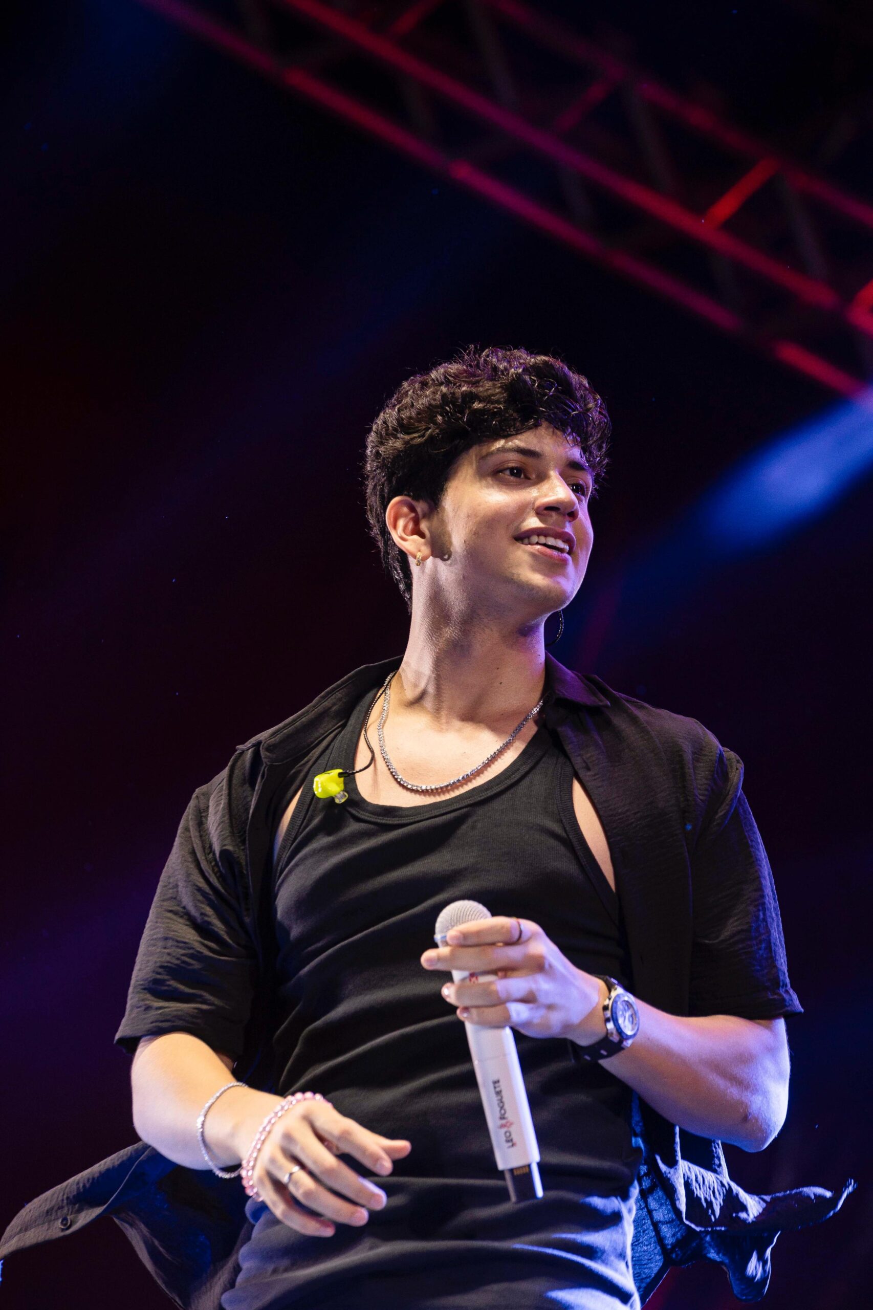 Léo Foguete se apresenta na Pecuária de Goiânia